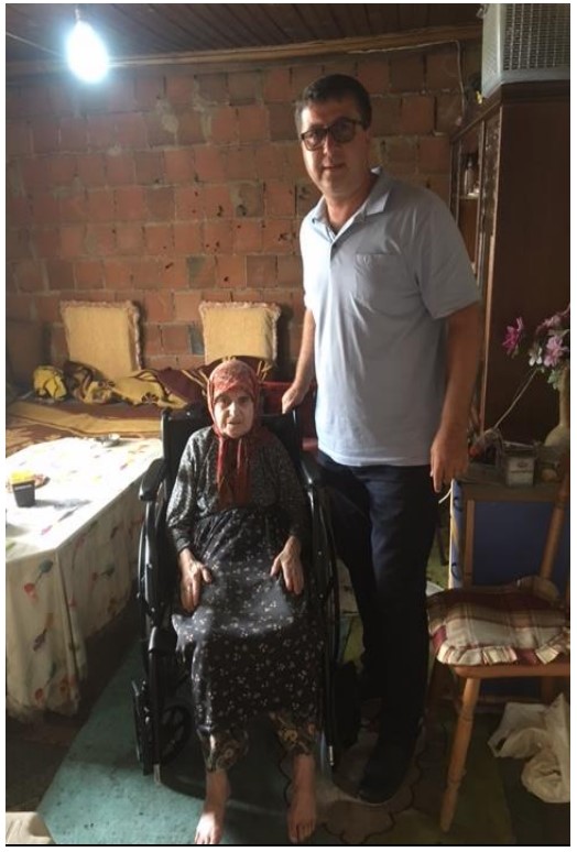 90 Yaşındaki Ayşe Adliğ Teyzemize Engelli Sandalyesini Teslim Ettik.